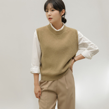 Load image into Gallery viewer, Knit Vest - Roundneck