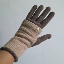 Load image into Gallery viewer, Two-tone Knit Gloves