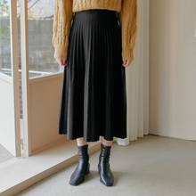 Load image into Gallery viewer, Pleated Knit Skirt