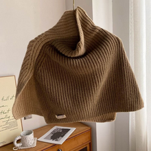 Load image into Gallery viewer, Two-tone Knitted Scarf