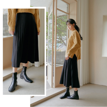 Load image into Gallery viewer, Pleated Knit Skirt