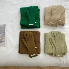 Load image into Gallery viewer, Knit Set (Beanie, Scarf & Gloves)