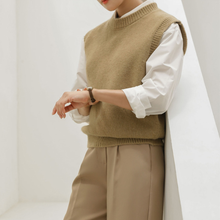 Load image into Gallery viewer, Knit Vest - Roundneck