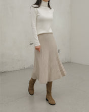 Load image into Gallery viewer, Flowy Knit Skirt