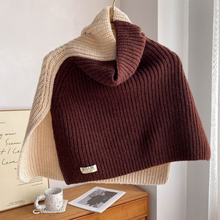 Load image into Gallery viewer, Two-tone Knitted Scarf