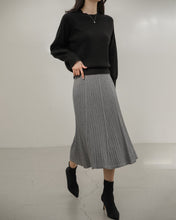 Load image into Gallery viewer, Flowy Knit Skirt