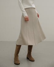 Load image into Gallery viewer, Flowy Knit Skirt