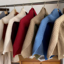 Load image into Gallery viewer, Two-tone Knitted Scarf