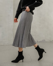 Load image into Gallery viewer, Flowy Knit Skirt