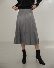 Load image into Gallery viewer, Flowy Knit Skirt