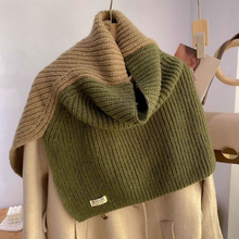 Load image into Gallery viewer, Two-tone Knitted Scarf