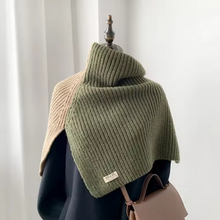 Load image into Gallery viewer, Two-tone Knitted Scarf