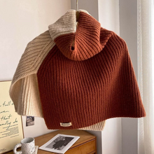 Load image into Gallery viewer, Two-tone Knitted Scarf