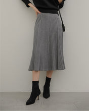 Load image into Gallery viewer, Flowy Knit Skirt