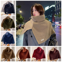 Load image into Gallery viewer, Two-tone Knitted Scarf
