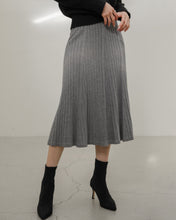 Load image into Gallery viewer, Flowy Knit Skirt