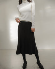 Load image into Gallery viewer, Flowy Knit Skirt