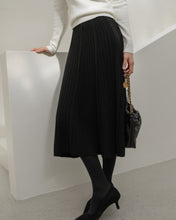Load image into Gallery viewer, Flowy Knit Skirt