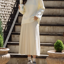 Load image into Gallery viewer, Pleated Knit Skirt