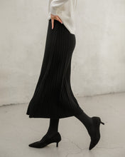 Load image into Gallery viewer, Flowy Knit Skirt