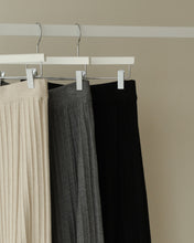 Load image into Gallery viewer, Flowy Knit Skirt