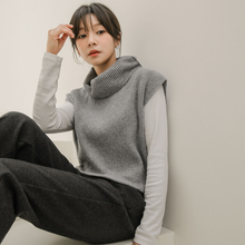Load image into Gallery viewer, Knit Turtleneck Vest
