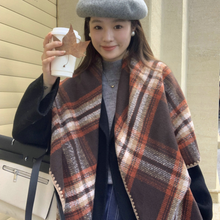 Load image into Gallery viewer, Triangle Plaid Scarf