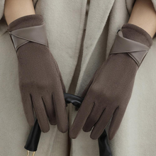 Load image into Gallery viewer, Classic Suede Gloves