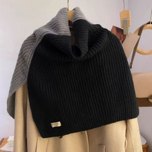 Load image into Gallery viewer, Two-tone Knitted Scarf