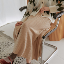 Load image into Gallery viewer, Pleated Knit Skirt