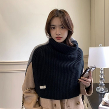 Load image into Gallery viewer, Two-tone Knitted Scarf