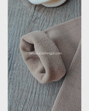 Load and play video in Gallery viewer, Ribbed Thermal Socks