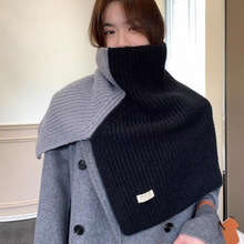 Load image into Gallery viewer, Two-tone Knitted Scarf
