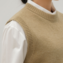 Load image into Gallery viewer, Knit Vest - Roundneck
