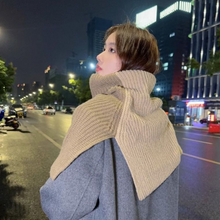 Load image into Gallery viewer, Two-tone Knitted Scarf
