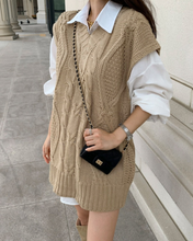 Load image into Gallery viewer, Oversized Knit Vest
