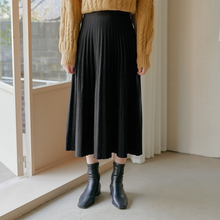 Load image into Gallery viewer, Pleated Knit Skirt
