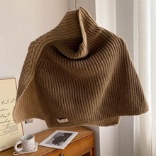 Load image into Gallery viewer, Two-tone Knitted Scarf
