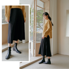 Load image into Gallery viewer, Pleated Knit Skirt
