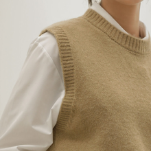 Load image into Gallery viewer, Knit Vest - Roundneck
