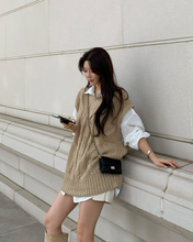 Load image into Gallery viewer, Oversized Knit Vest
