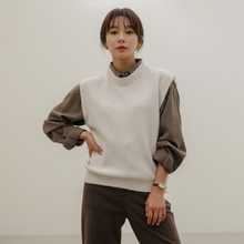 Load image into Gallery viewer, Knit Vest - Roundneck
