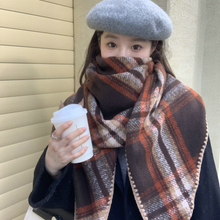Load image into Gallery viewer, Triangle Plaid Scarf
