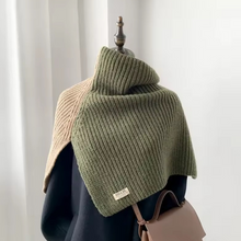 Load image into Gallery viewer, Two-tone Knitted Scarf
