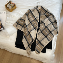 Load image into Gallery viewer, Triangle Plaid Scarf
