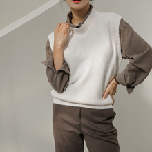 Load image into Gallery viewer, Knit Vest - Roundneck
