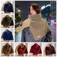 Load image into Gallery viewer, Two-tone Knitted Scarf
