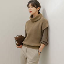 Load image into Gallery viewer, Knit Turtleneck Vest
