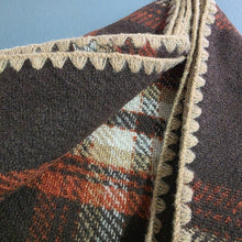 Load image into Gallery viewer, Triangle Plaid Scarf
