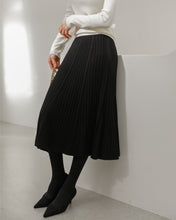 Load image into Gallery viewer, Flowy Knit Skirt
